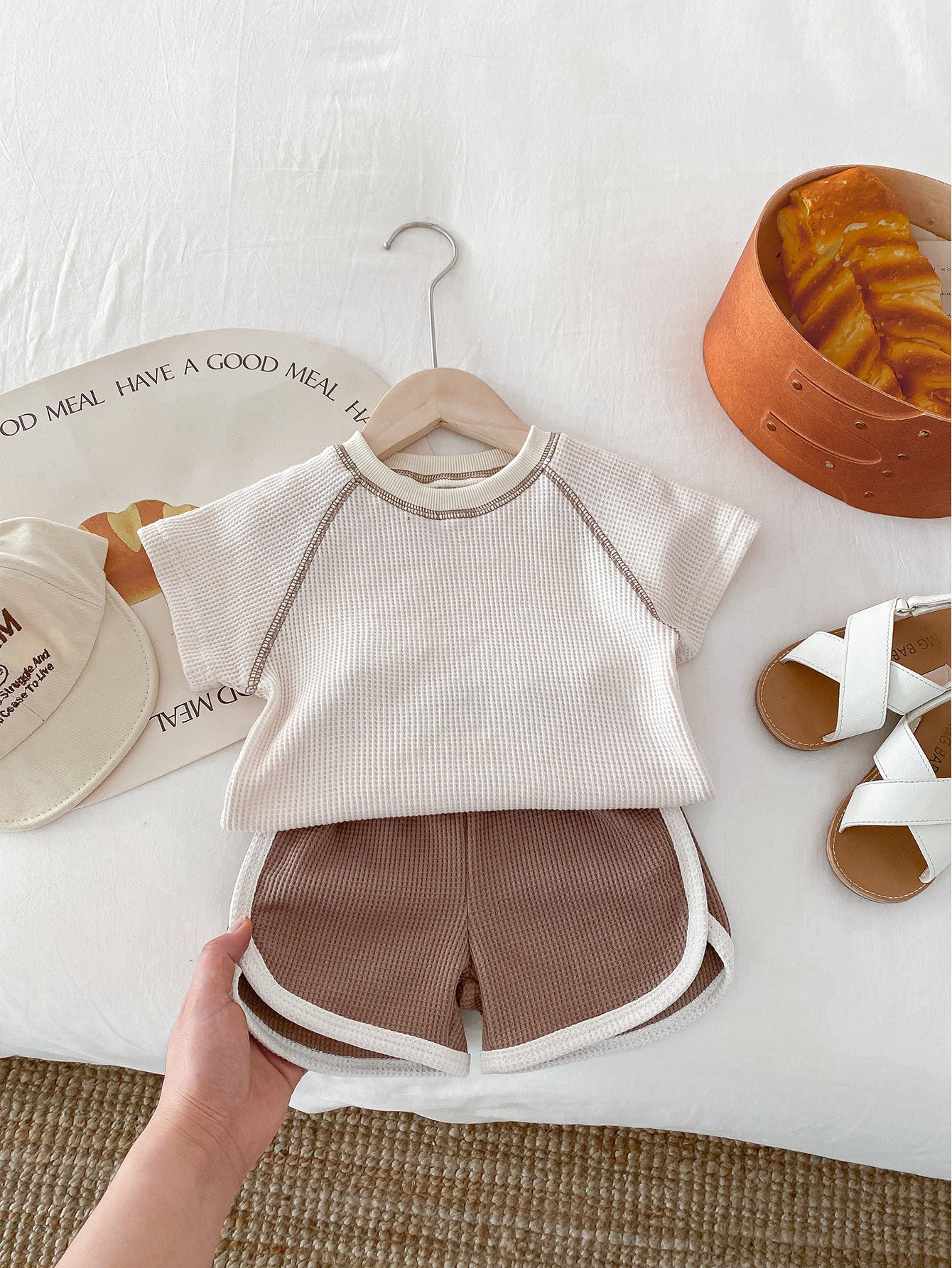 Summer Chic: Unisex Baby Short Sleeve Outfit - Top and Shorts Combo for Sunny Days!