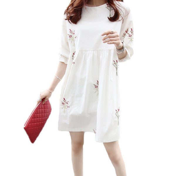 Stylish and Functional: Korean Cotton and Linen Embroidery Maternity Dress with Nursing Functionality