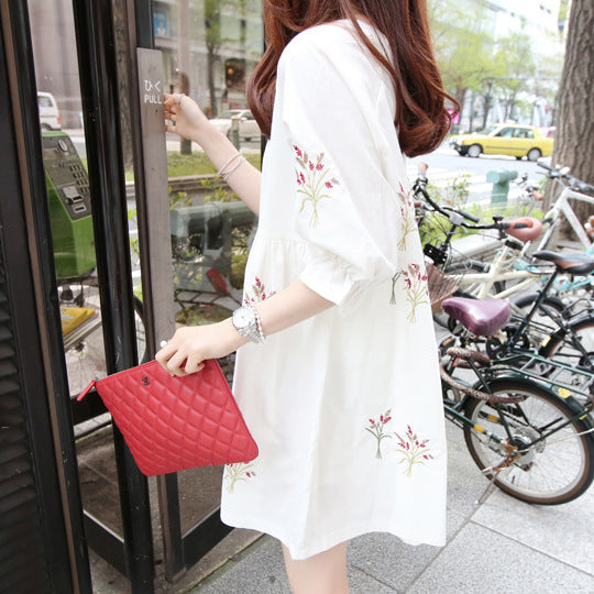 Stylish and Functional: Korean Cotton and Linen Embroidery Maternity Dress with Nursing Functionality
