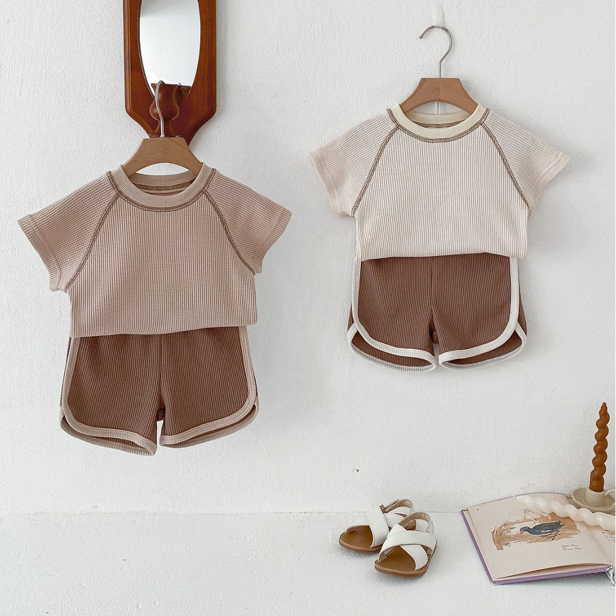 Summer Chic: Unisex Baby Short Sleeve Outfit - Top and Shorts Combo for Sunny Days!