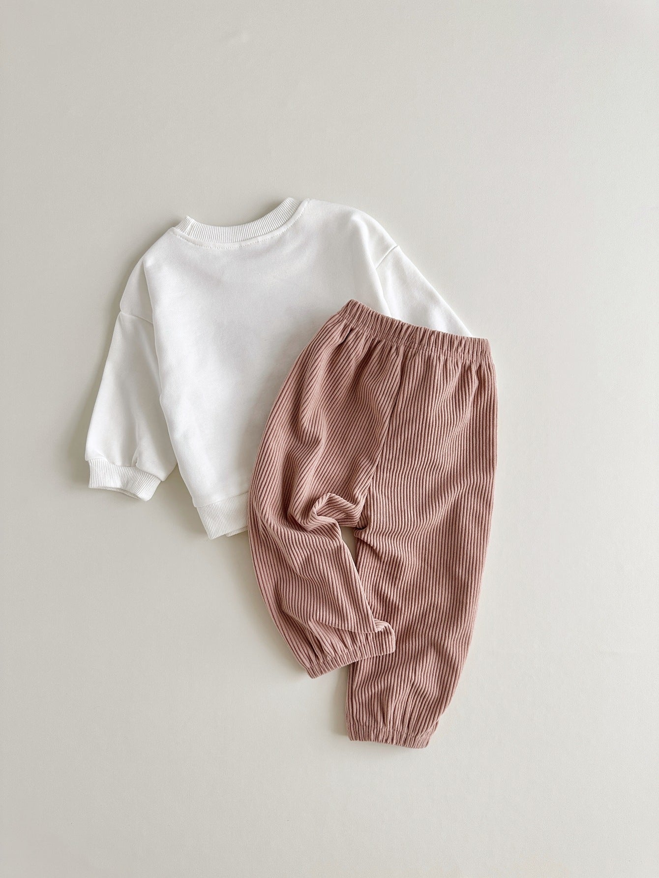 Cute Printed Baby Long-Sleeve and Pants Set: Stylish Comfort for Your Little One