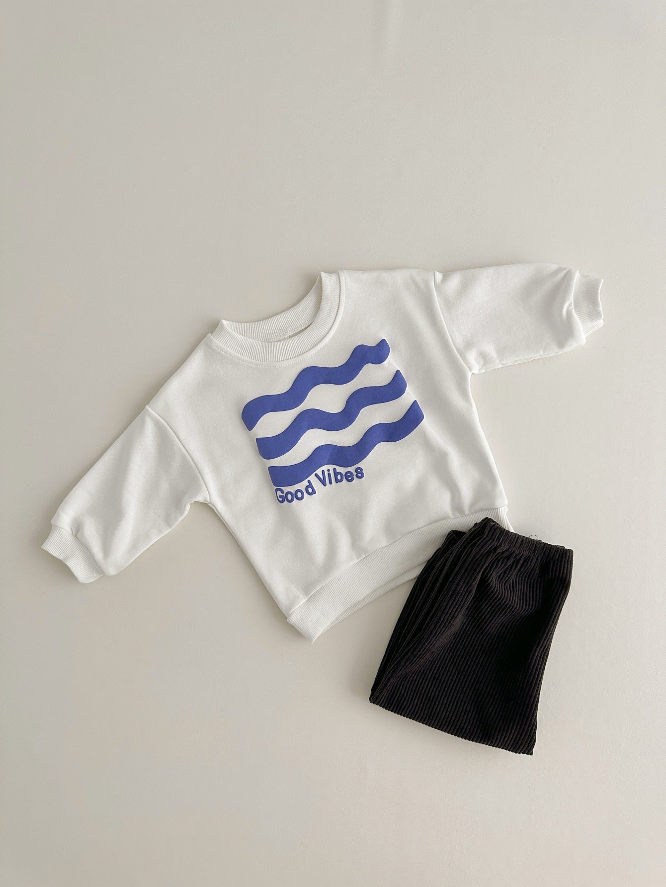 Cute Printed Baby Long-Sleeve and Pants Set: Stylish Comfort for Your Little One