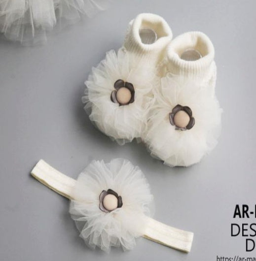 Charming Baby Headband and Socks Set: Adorable Accessories for Your Little One!