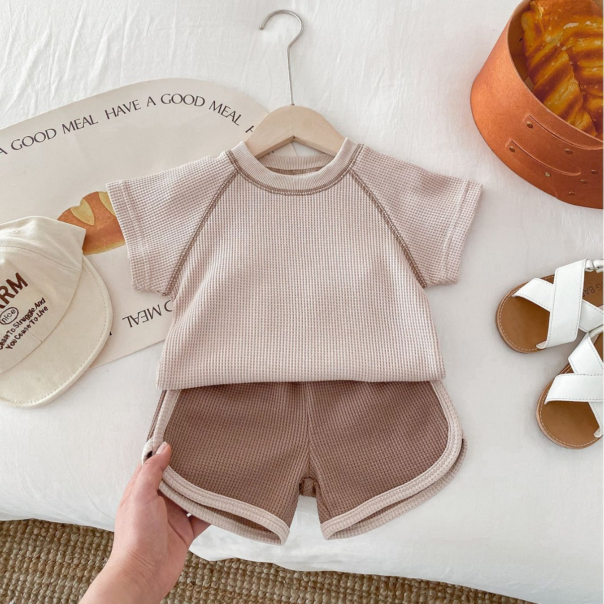 Summer Chic: Unisex Baby Short Sleeve Outfit - Top and Shorts Combo for Sunny Days!