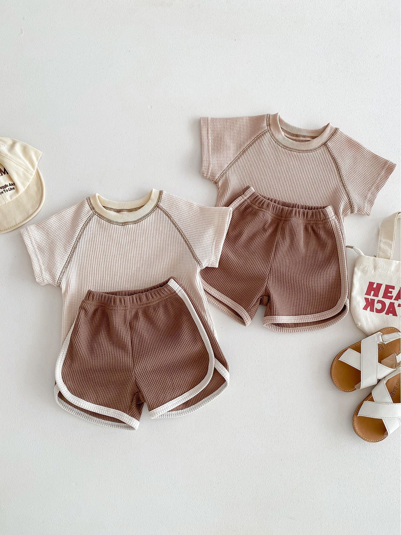 Summer Chic: Unisex Baby Short Sleeve Outfit - Top and Shorts Combo for Sunny Days!