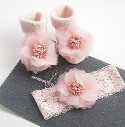 Charming Baby Headband and Socks Set: Adorable Accessories for Your Little One!