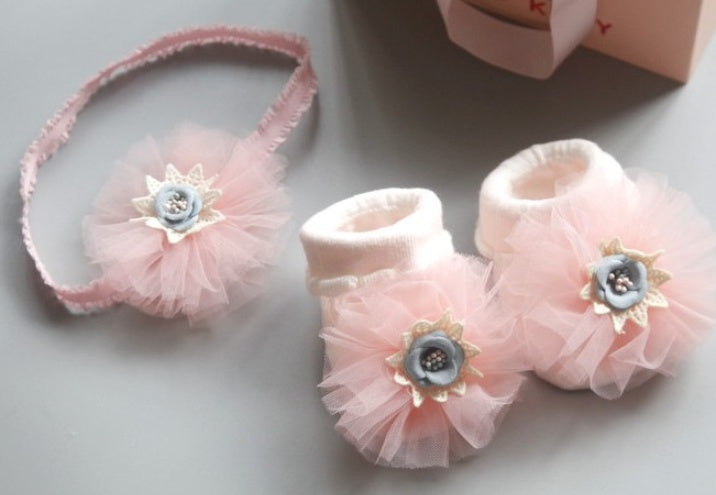 Charming Baby Headband and Socks Set: Adorable Accessories for Your Little One!