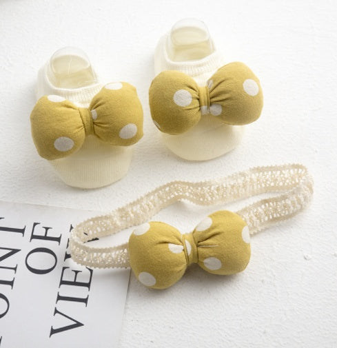 Charming Baby Headband and Socks Set: Adorable Accessories for Your Little One!