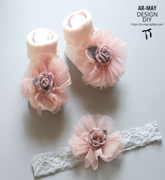 Charming Baby Headband and Socks Set: Adorable Accessories for Your Little One!