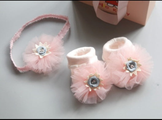 Charming Baby Headband and Socks Set: Adorable Accessories for Your Little One!
