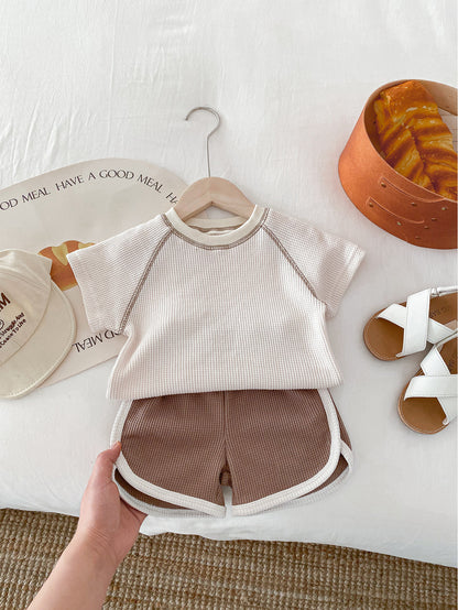 Summer Chic: Unisex Baby Short Sleeve Outfit - Top and Shorts Combo for Sunny Days!