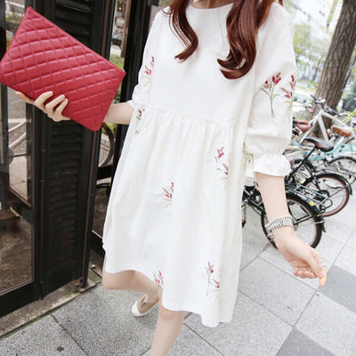 Stylish and Functional: Korean Cotton and Linen Embroidery Maternity Dress with Nursing Functionality