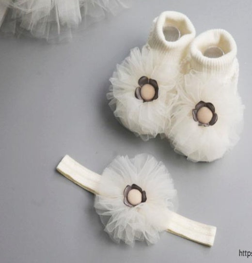 Charming Baby Headband and Socks Set: Adorable Accessories for Your Little One!