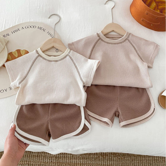 Summer Chic: Unisex Baby Short Sleeve Outfit - Top and Shorts Combo for Sunny Days!
