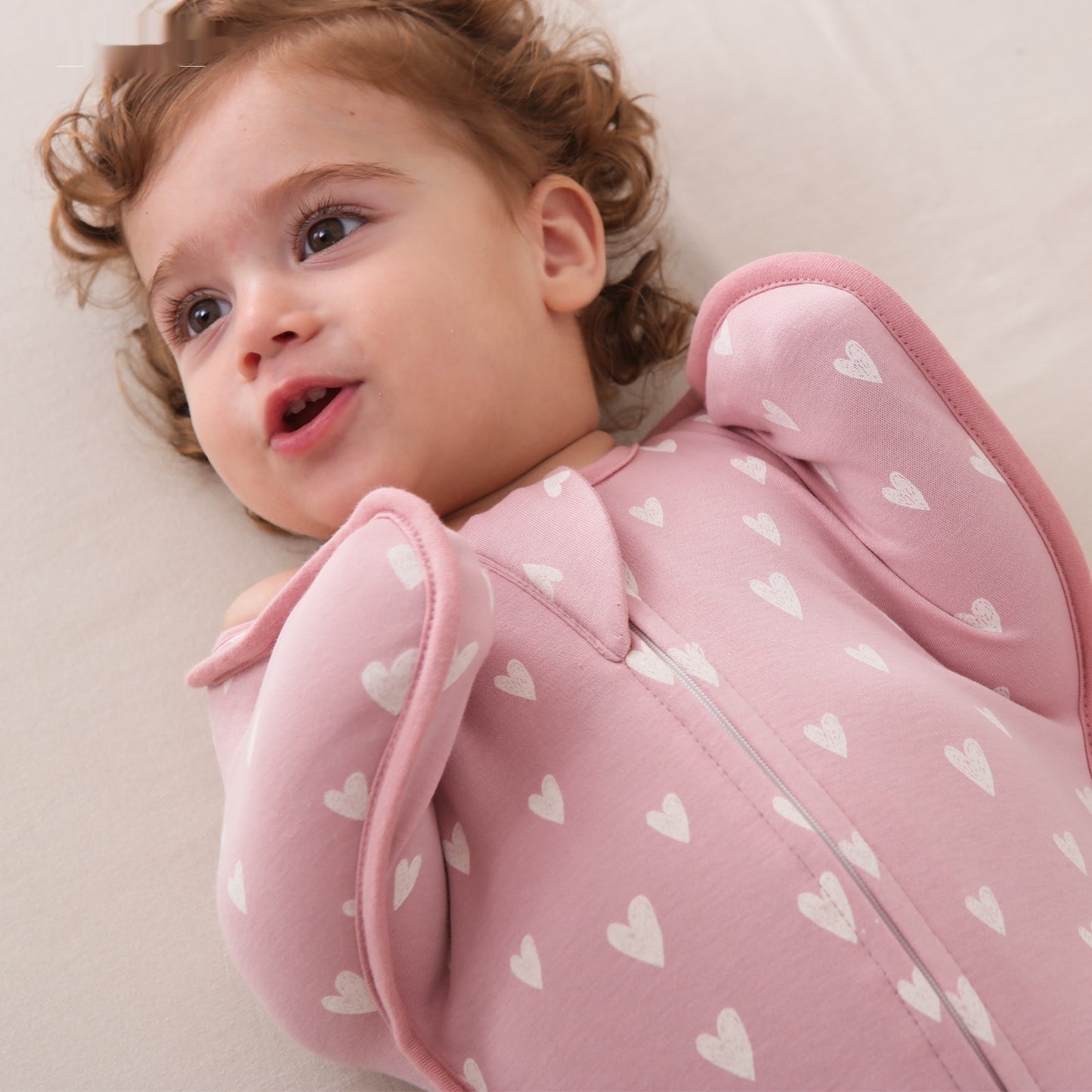 Versatile Baby Sleeping Bag: Four Seasons Surrender with Anti-Startle Design