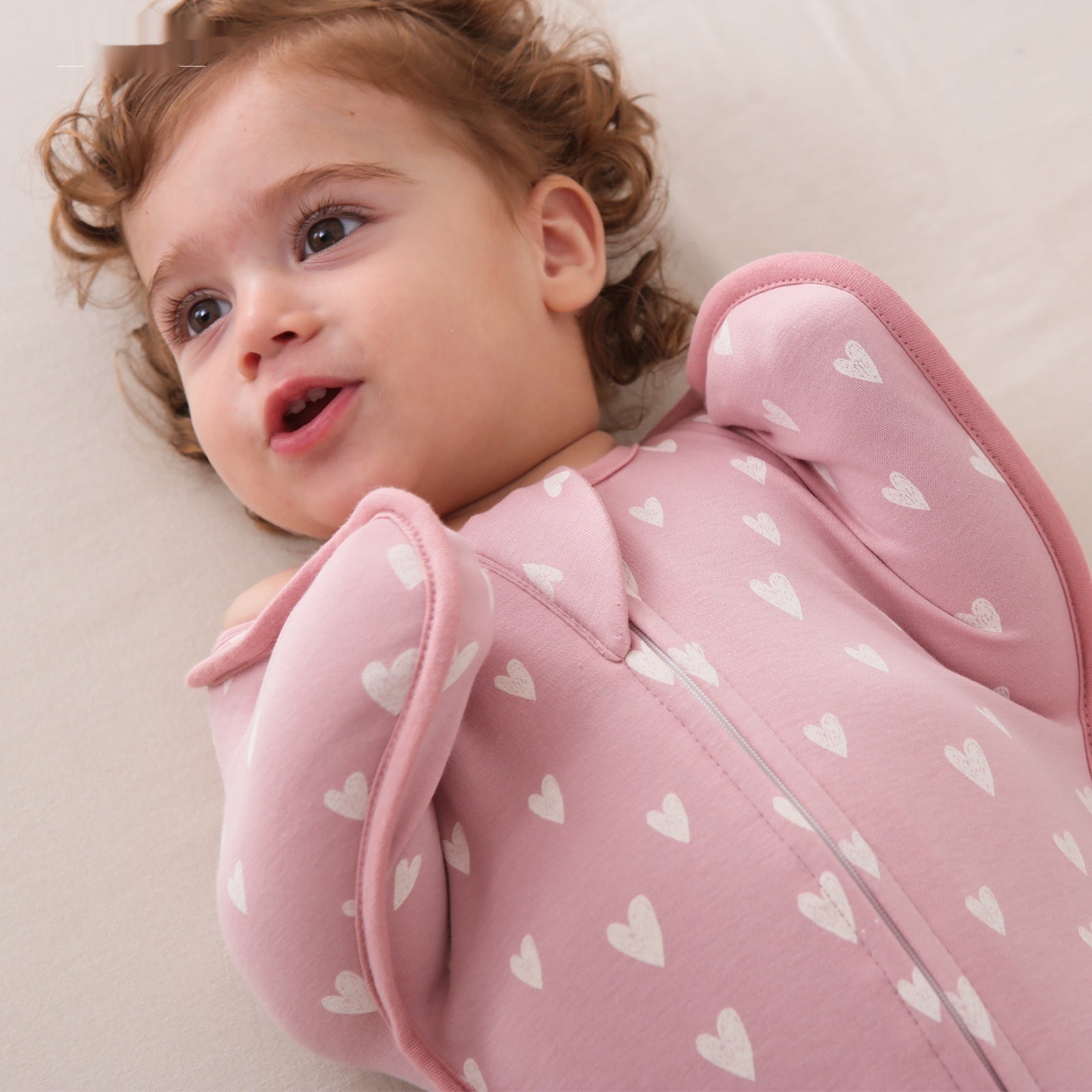 Versatile Baby Sleeping Bag: Four Seasons Surrender with Anti-Startle Design